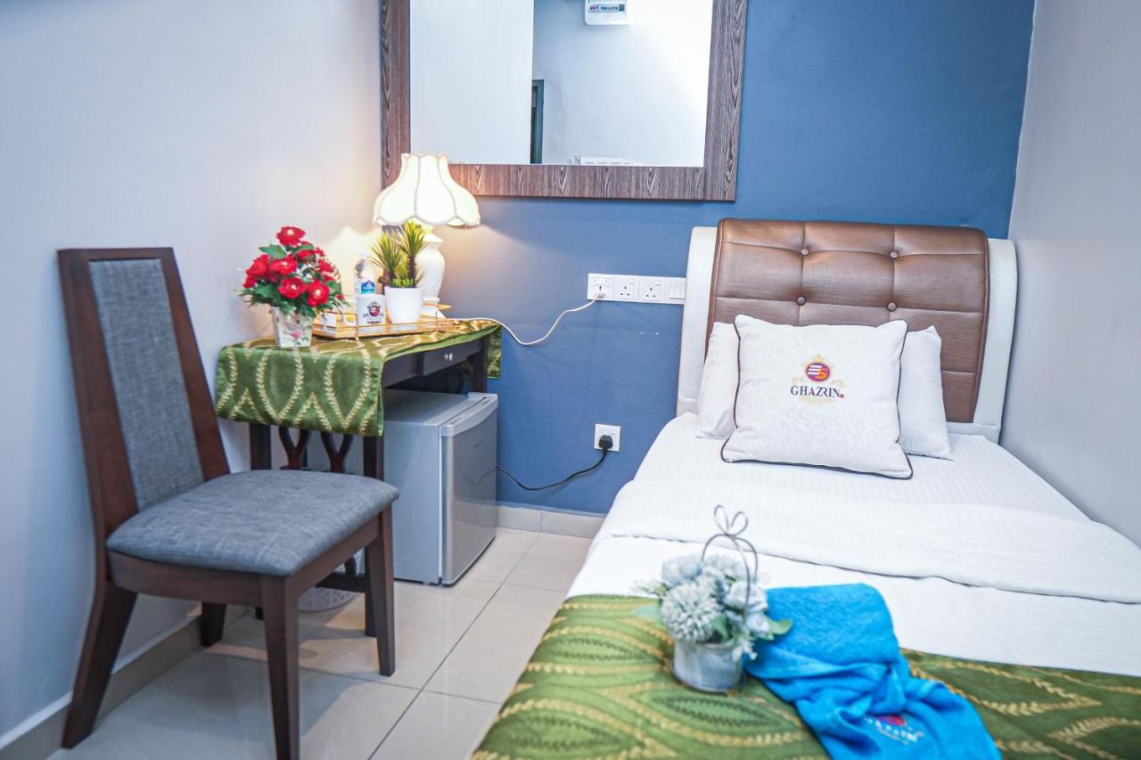 Ghazrins Desaru Hotel Pengerang Exterior foto